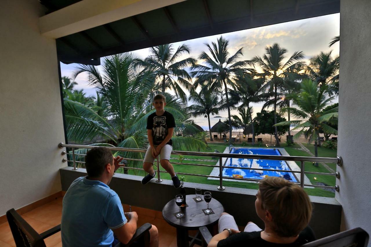 Sea Rock Villa Бентота Экстерьер фото